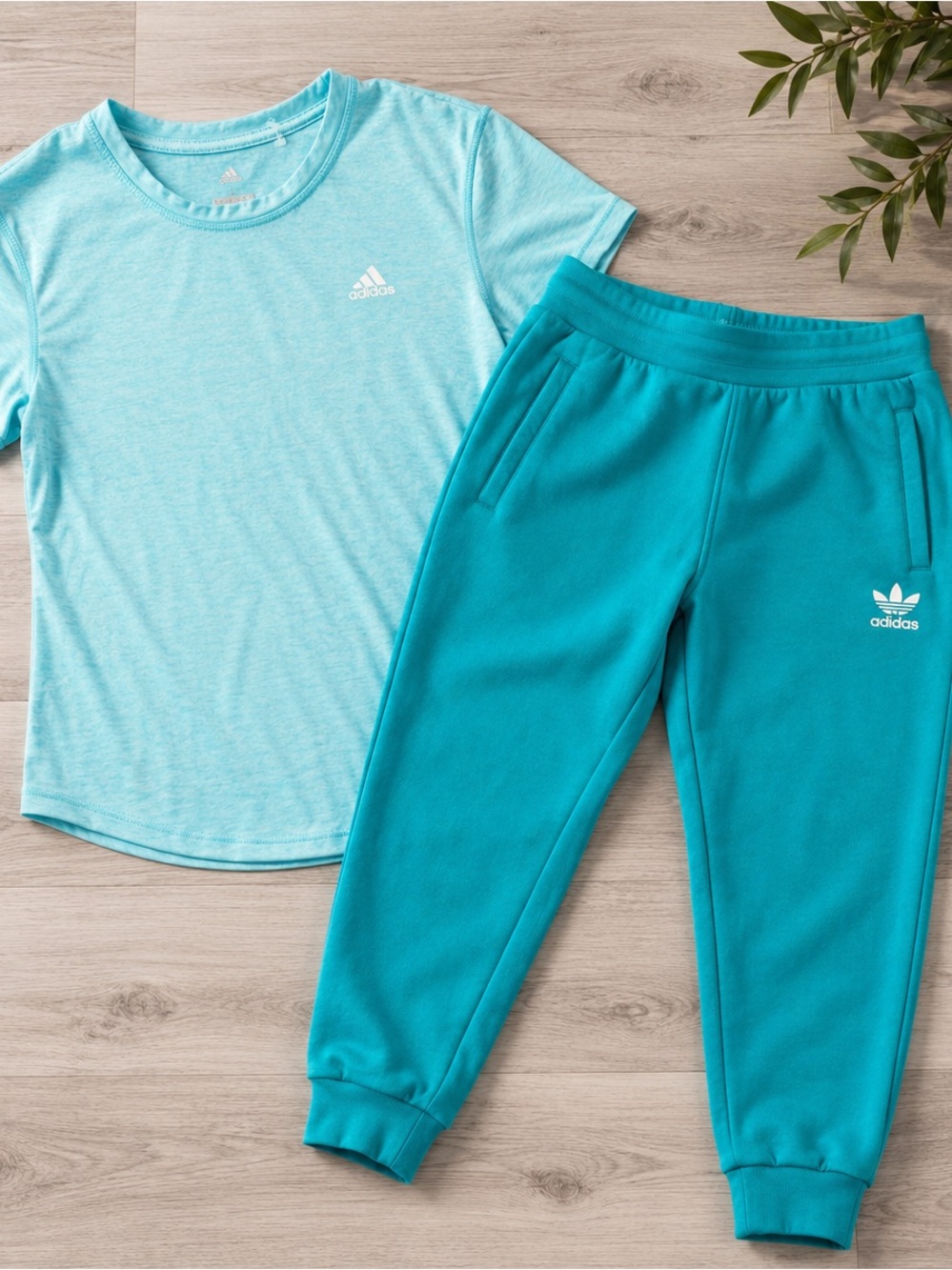 Adidas women’s large Teal Active Tee & Jogger Set
